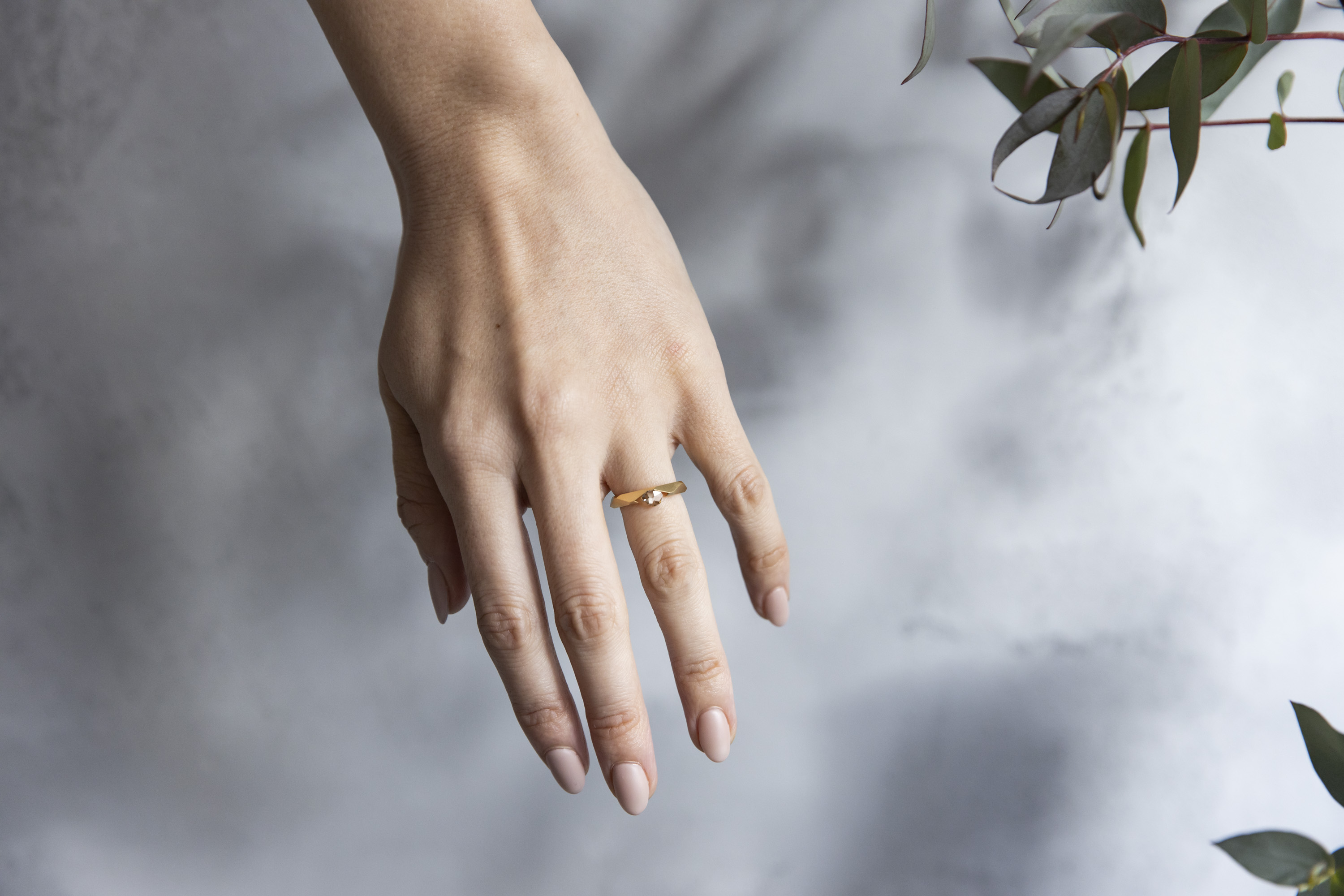 光り輝く原石から選ぶ ダイヤモンド原石ネックレスづくりツアー ダイヤモンド原石30種類から選べます ダイヤモンド工具の研磨工場見学まで 大ナゴヤツアーズ Dai Nagoya Tours