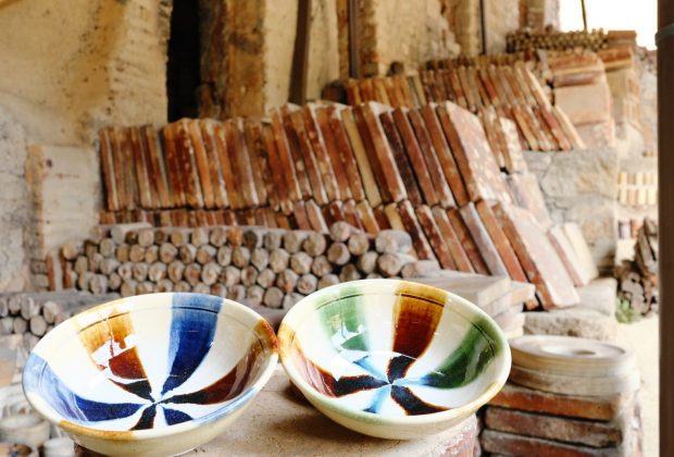 【未使用】瀬戸本業窯　持ち手付き鉢　緑色 未使用】瀬戸本業窯 持ち手付き鉢 緑色