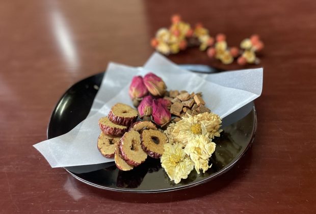 漢方・薬膳】老舗漢方薬局「本草閣」の漢方医体験＆薬膳茶づくりツアー